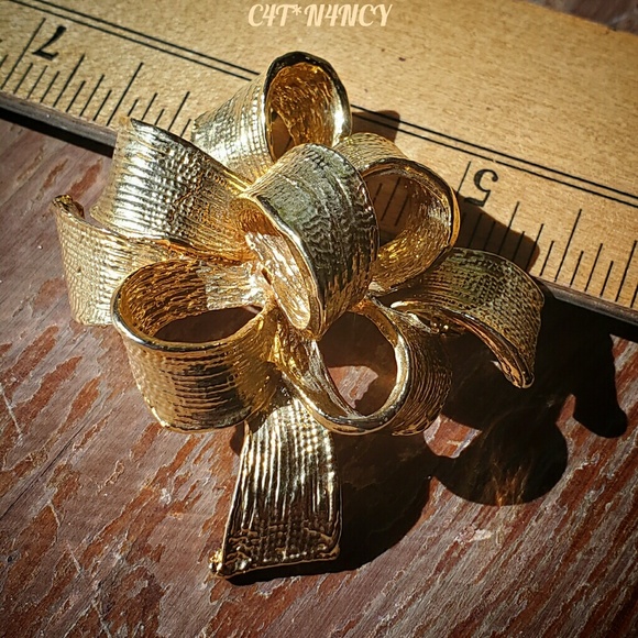 Vintage ☆ Princess Golden Ribbon Bow Pin / Brooch☆ - Picture 1 of 6